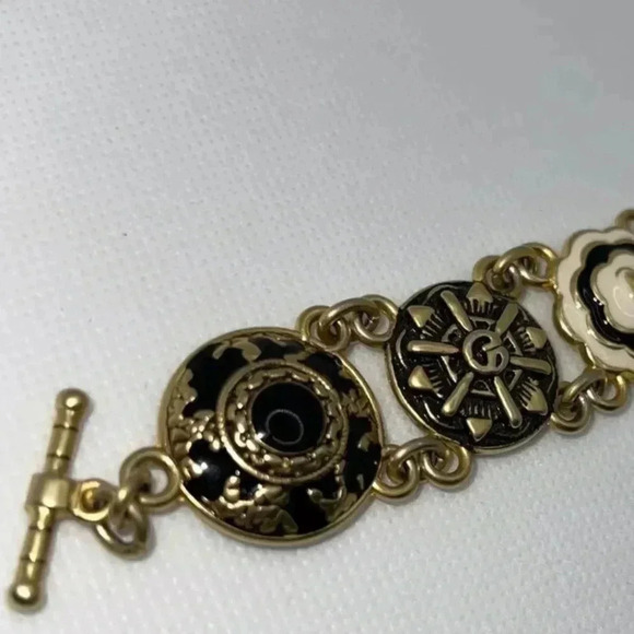 ST. JOHN Women’s Vintage Enamel Gold Tone Metal Bracelet Black White - Picture 2 of 10